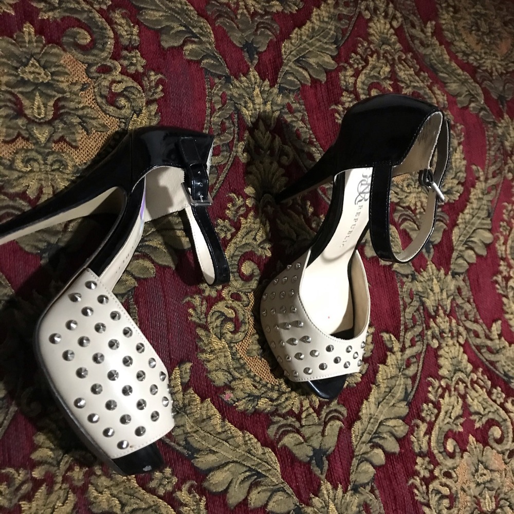 Banana republic heels